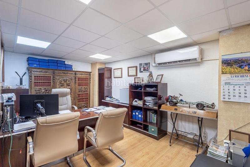 Foto 15cac8f9-6c66-4c32-82a5-52acc53c61a5. Local comercial local de dos plantas en angel ganivet en Granada