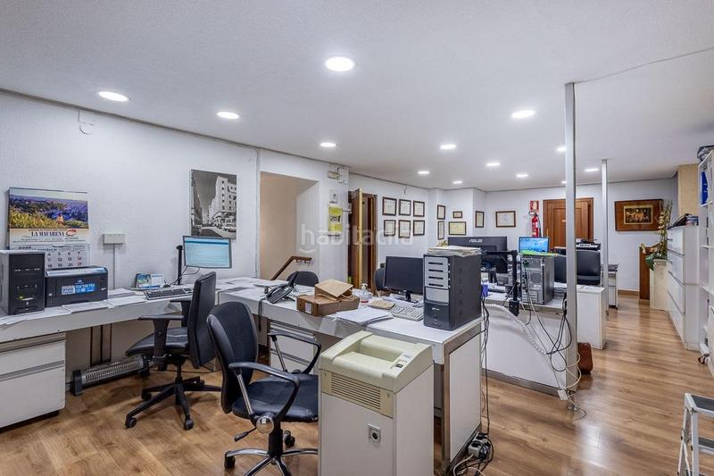 Foto cbf2ccd7-0163-469a-b650-338d4e5b7d16. Local comercial local de dos plantas en angel ganivet en Granada