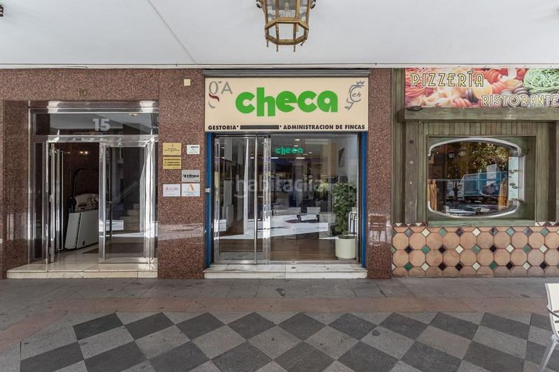 Foto e277608c-9cc6-428b-81ee-728d3d0d05e4. Local comercial local de dos plantas en angel ganivet en Granada