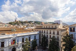 Etagenwohnung in San Matías - Realejo. Lujoso piso enfrente del ayuntamiento con vistas a la alhambra