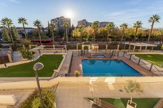 Pis  Calle del periodista rafael gago palomo 3. Pisazo muy luminoso con terraza y garaje en urbanización privada