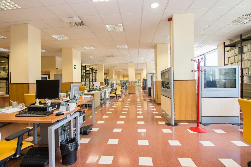 Foto 250e51fb-43b1-42bb-b9c3-779c4b1d2214. Local comercial a Joaquina Eguaras Granada