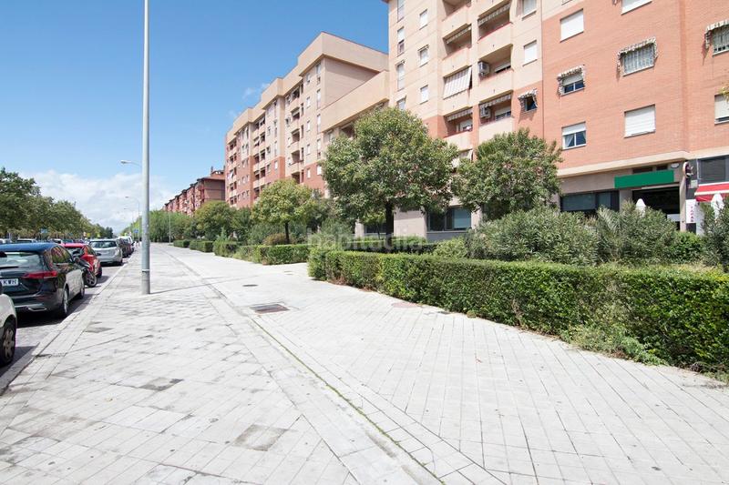 Foto 89759e56-f320-465b-80b7-9ed99ecc90b0. Local comercial a Joaquina Eguaras Granada