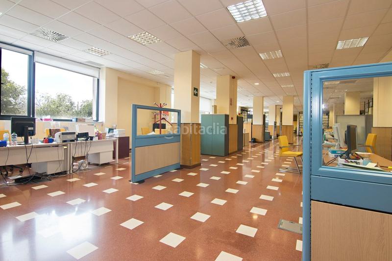 Foto 8efdae8a-3e97-473c-8052-986dcc1028f2. Local comercial a Joaquina Eguaras Granada