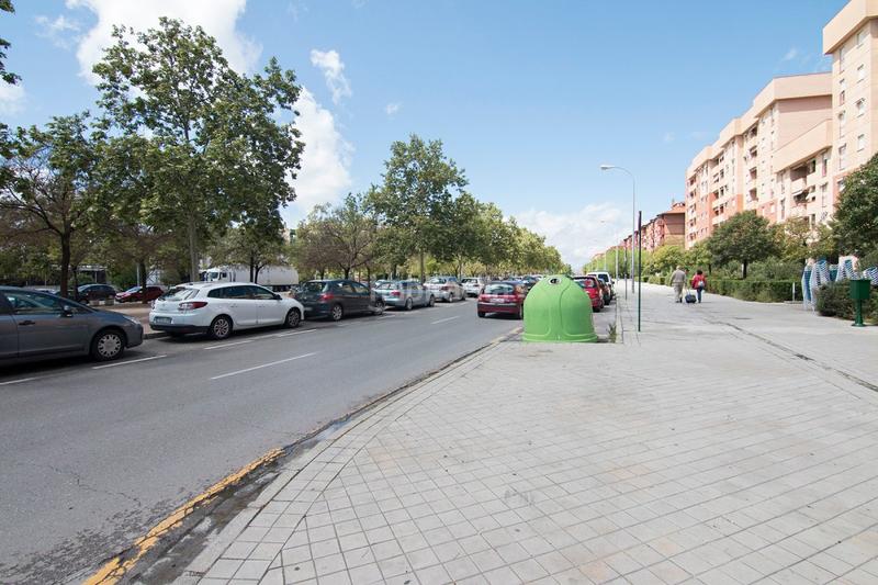 Foto 9678c82c-e4db-472d-b940-99ebfd9fafee. Local comercial a Joaquina Eguaras Granada