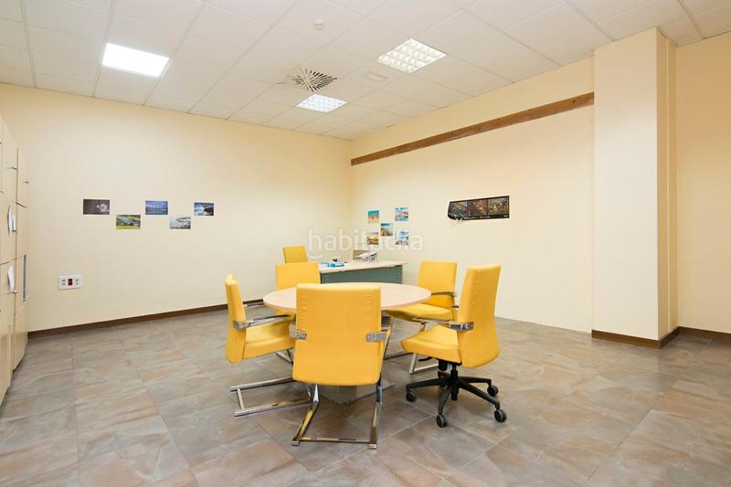 Foto a7bcc0e5-ff74-45fe-b307-55df2fa68130. Local comercial a Joaquina Eguaras Granada