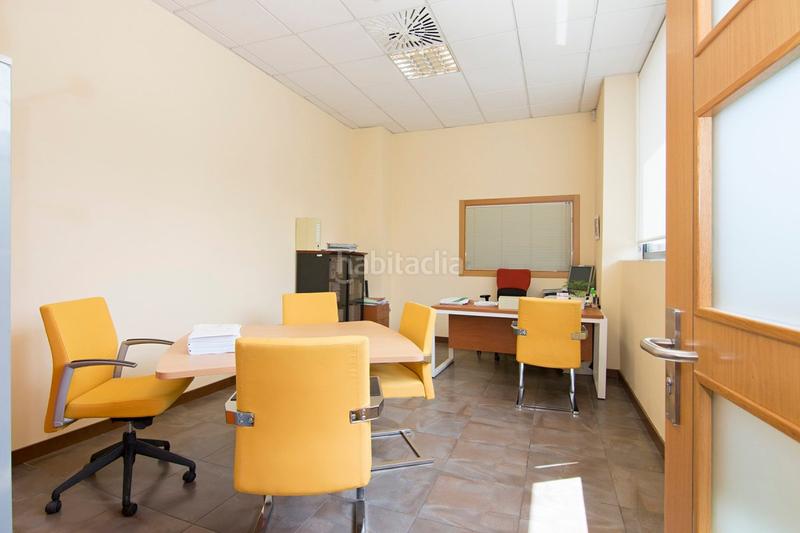 Foto abe2a2b3-8825-43b2-a429-9bc97ad17f3e. Local comercial a Joaquina Eguaras Granada