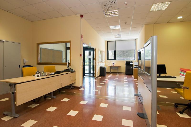 Foto b97a3505-143b-4a5d-bb32-6cea89312b2a. Local comercial a Joaquina Eguaras Granada