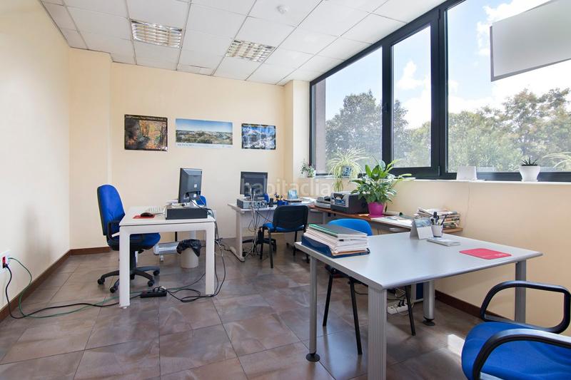 Foto dd2a527e-b10f-4984-b1fe-6ae2572d24d5. Local comercial a Joaquina Eguaras Granada