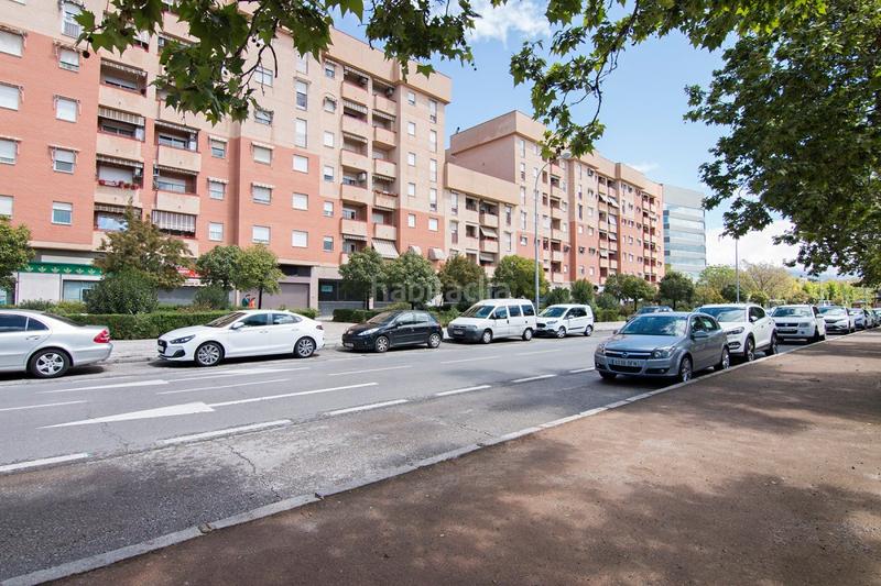 Foto f1ff563c-a41c-4b67-b3a6-cca0dbe0b956. Local comercial a Joaquina Eguaras Granada