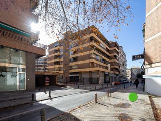 Piso en Pajaritos. Magn�fico piso con terraza, garaje y trastero en urbanizaci�n pa