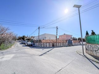 Chalet en Villa de Otura. Casa independiente con gran terreno y piscina