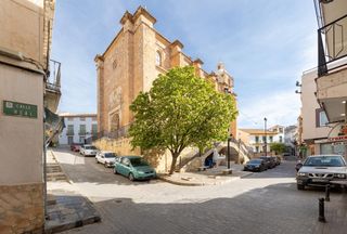 Etagenwohnung in Íllora. Piso en el centro de íllora con ascensor, tres dormitorios, coch