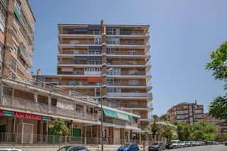 Piso  Avenida de barcelona. Amplio y luminoso piso en granada