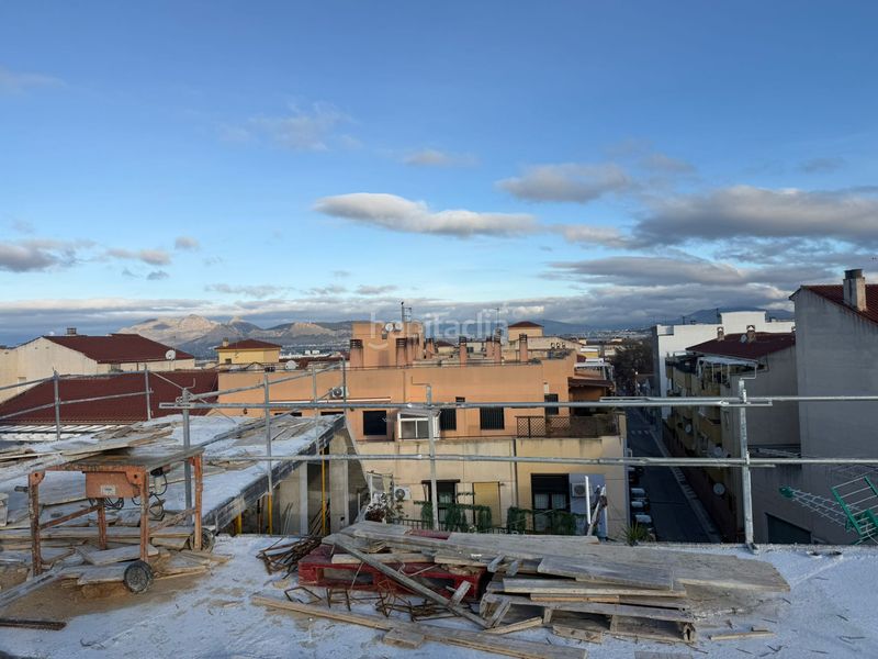 Foto a24d080e-92dc-4b30-87a2-c10bf2d23b38. Penthouse in calle aljibe alto 4 in Maracena