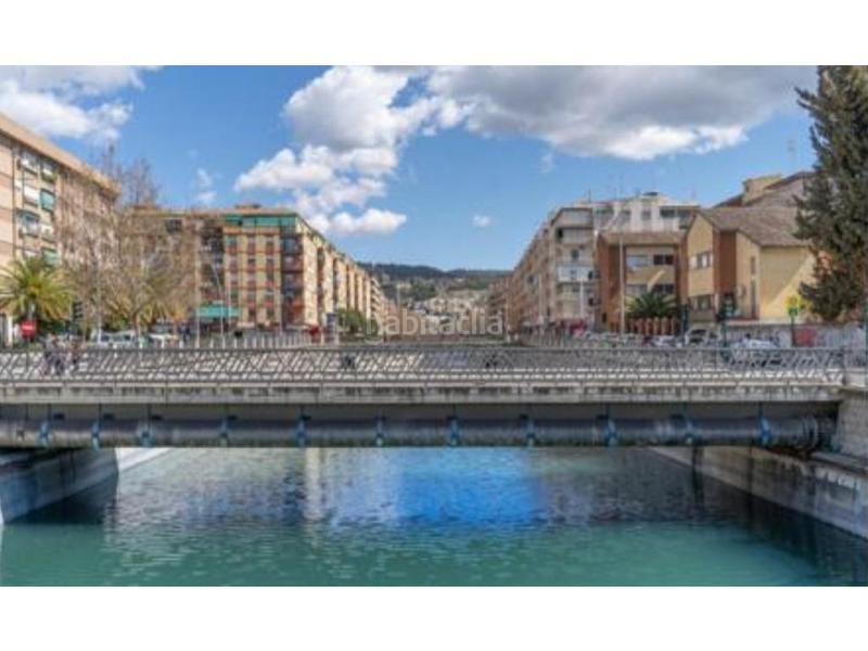 Foto ebc0360f-5080-495a-883c-a38dfa23ba13. Alquiler local comercial estupendo local al lado del rio en Granada