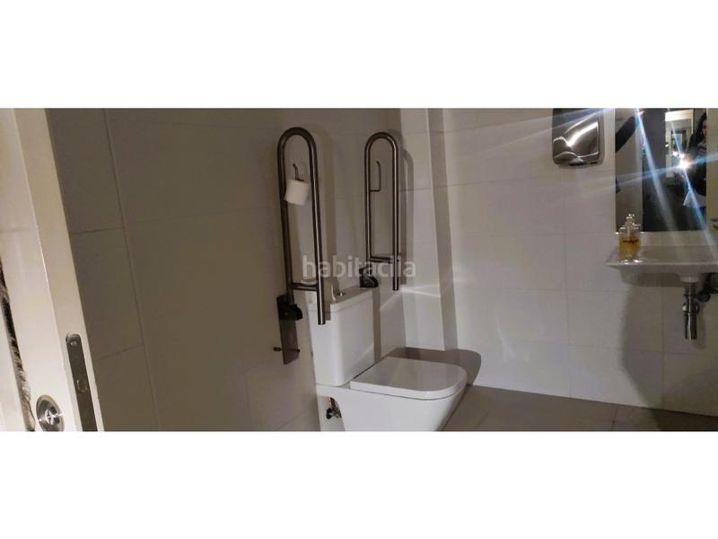 Foto a6fb6497-b7ac-439e-be22-1de4094094cb. Alquiler local comercial magnifico local en pleno centro en Granada