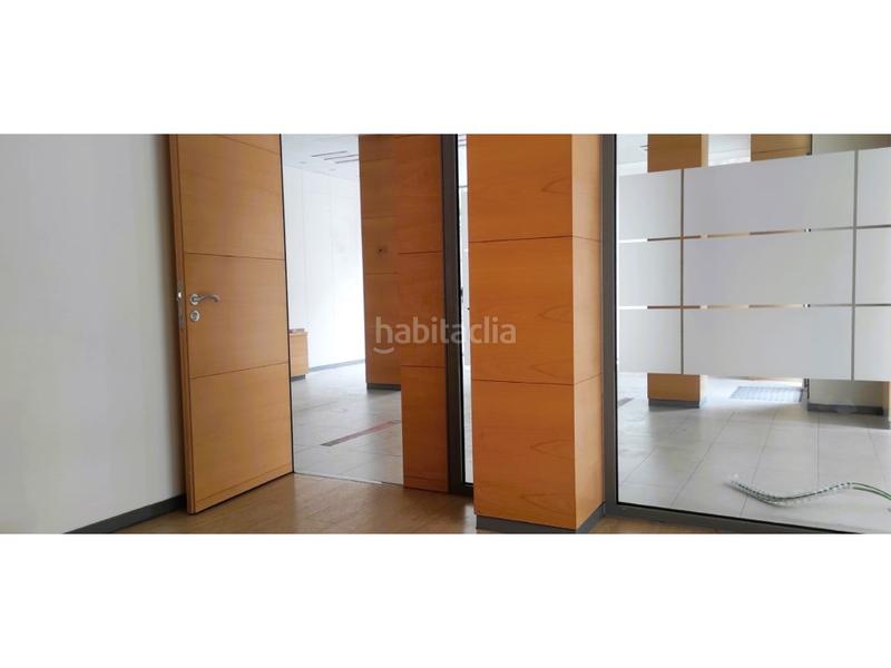 Foto e9504e45-3f19-4338-b4e3-a4606aeab62e. Alquiler local comercial magnifico local en pleno centro en Granada