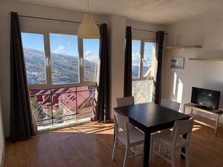 Estudi a Urbanizacion solynieve 63. Estudio zona media junto a la silla, muy buenas vistas