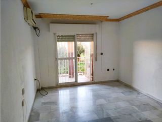 Piso  Avenida carmen morcillo. Oportunidad en gojar