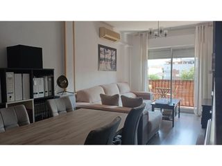 Flat  Calle real. Piso de 4 dormitorios con terraza y garaje en el centro de churr