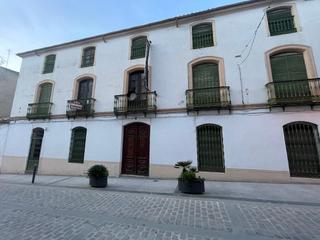 Casa a N/a. Casa en venta en torredonjimeno.