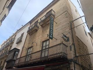 Bureau à Francisco marti mora 1. Oficina en venta en centro, 8 dormitorios.