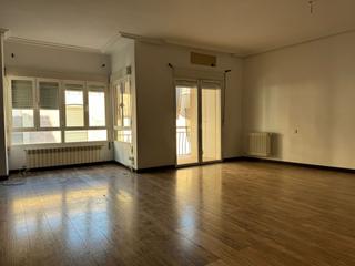 Pis a Trinidad 51. Piso en venta en ubeda, 4 dormitorios.