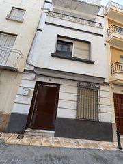 House  Horno parras 16. Casa en venta en torre del campo, 3 dormitorios.