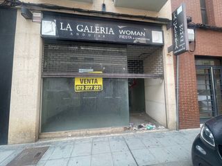 Local Comercial a Ramon y cajal 6. Local en venta en andujar.