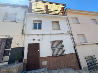Casa in Calvario 12. Casa en venta en castillo de locubin, 3 dormitorios.