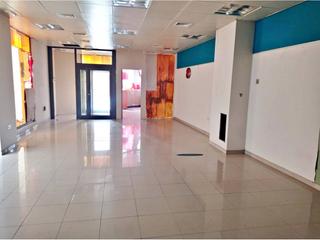 Local commercial à Nuestra señora de lourdes 65. Local en venta en centre