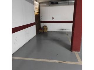Aparcament cotxe a Josep irla 9. Plaza de parking en garaje privado en la zona de can mates sant