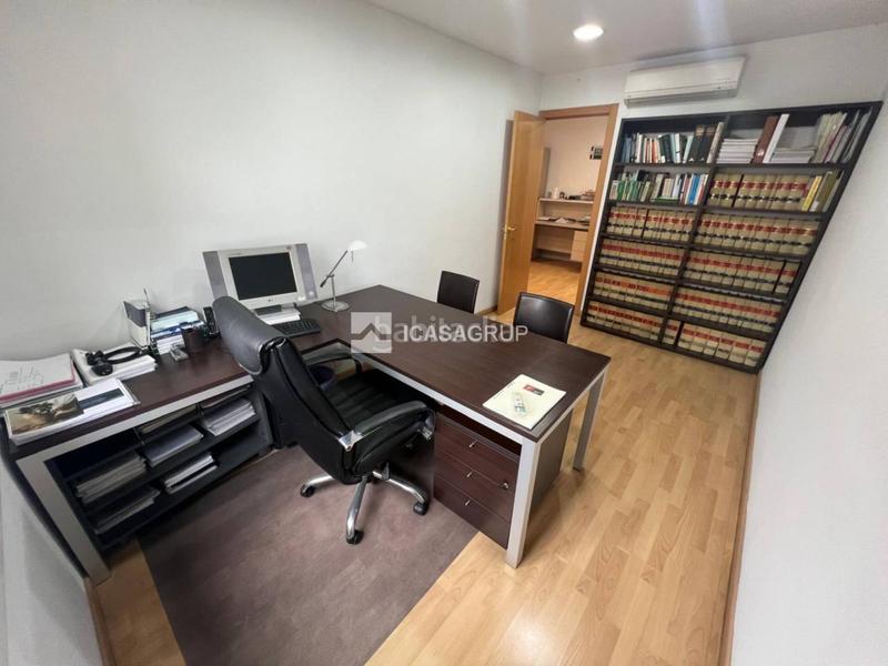 Foto 65fa2db0-6402-4f6f-9053-75ab2c5905d4. Flat with parking in Centre - Estació Sant Cugat del Vallès