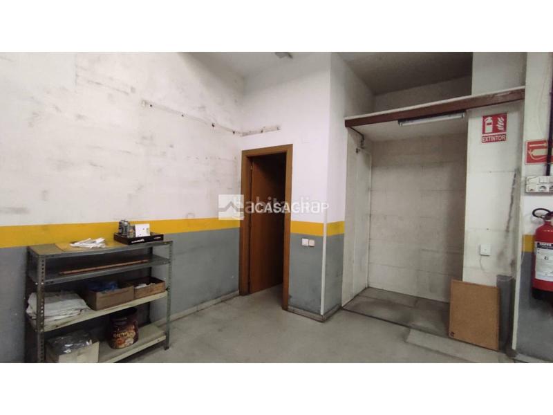 Foto 892dcecc-15b8-4837-b97d-921b43e7a2b0. Local comercial a Mercat Rubí