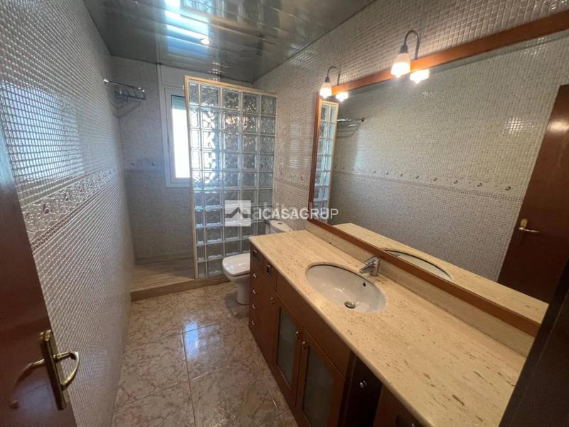 Foto c26e8300-5a64-44e2-8d27-ce1f92fbfa43. Piso  en venta zona castell en Can Fatjó-Sant Jordi Park-Plana del Castell Rubí