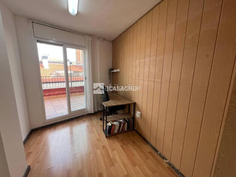 Foto 35a578da-ca11-4a73-8385-55d7d1d63c60. Ático venta ático dúplex esquinero en zona nord en Rubí