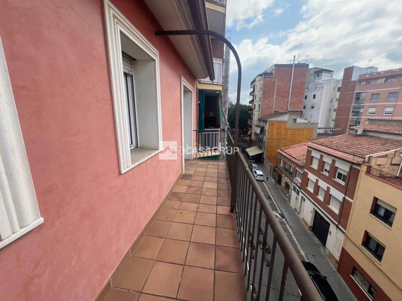 Foto 6789ff76-ea46-432b-b88d-3f24a0f8c286. Ático venta ático dúplex esquinero en zona nord en Rubí