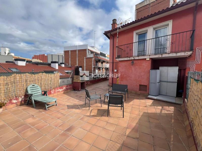 Foto 6885e8e9-9eda-4659-bf9d-86edfaef2274. Ático venta ático dúplex esquinero en zona nord en Rubí