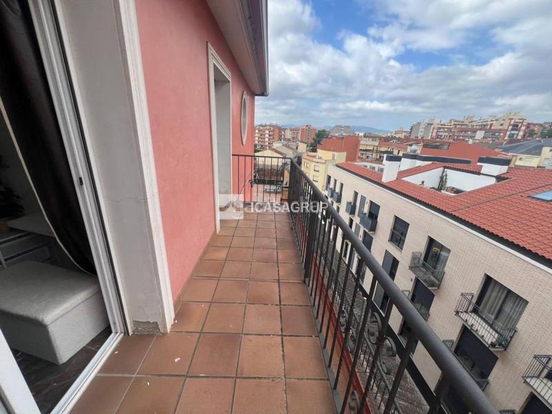 Foto 9449759b-25b5-4b08-a9ff-4259fdf845b6. Ático venta ático dúplex esquinero en zona nord en Rubí