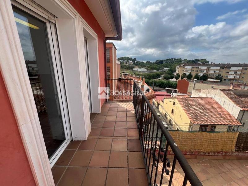 Foto 9b302526-ff1f-4b94-82c1-7caa4ff38d5b. Ático venta ático dúplex esquinero en zona nord en Rubí