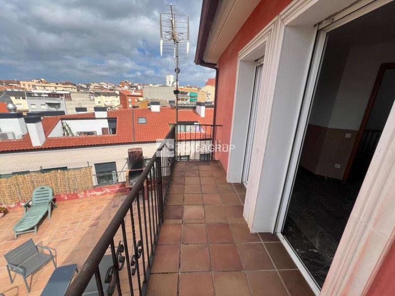 Foto b7f5e8c4-fe41-46cb-9e6b-5d89c3ac5e09. Ático venta ático dúplex esquinero en zona nord en Rubí