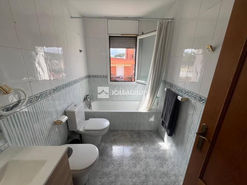 Foto d1c17db6-b19e-49c5-829d-ed4dbb104d5a. Ático venta ático dúplex esquinero en zona nord en Rubí