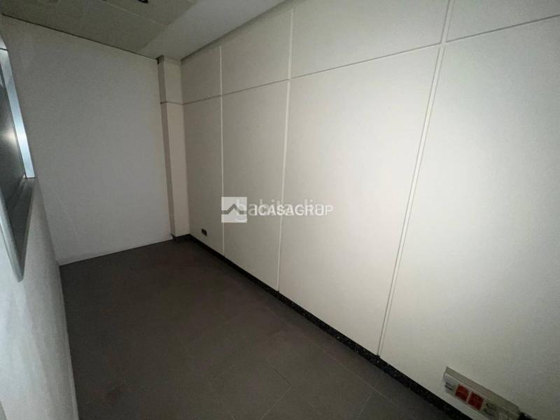 Foto 4ca0ce28-6fd5-44f1-9ffc-b22e6ed59e4e. Local comercial oficina local en planta baja av. catalunya en Sant Cugat del Vallès