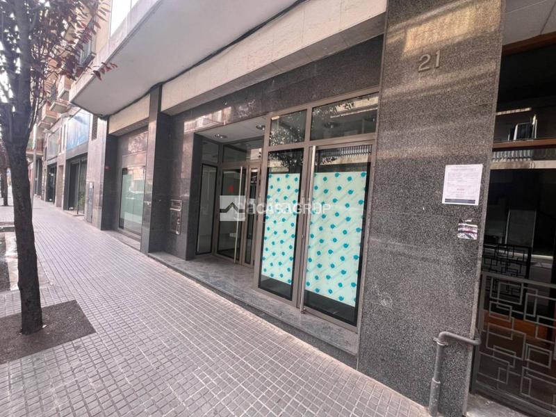 Foto a76bb0af-705b-4204-a2c7-d948083171ef. Local comercial oficina local en planta baja av. catalunya en Sant Cugat del Vallès