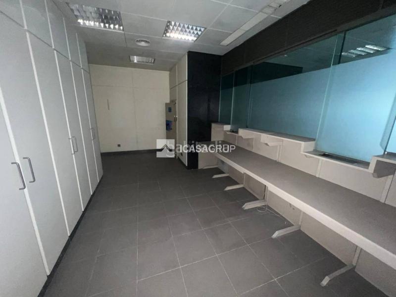 Foto c4a54c9b-84a0-4bd9-9c8e-975b3bf1c461. Local comercial oficina local en planta baja av. catalunya en Sant Cugat del Vallès