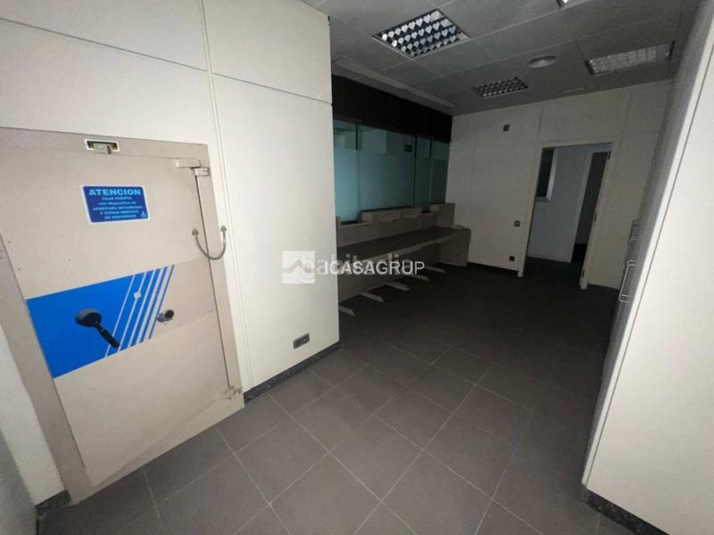 Foto e1997e80-0833-4835-9d99-38ae63cd6be9. Local comercial oficina local en planta baja av. catalunya en Sant Cugat del Vallès