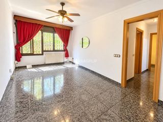 Pis  Calle miquel servet. Planta baja de 3 habitaciones  1 lavabo en las sabinas  ca nalza