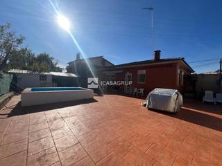 Casa a Can Vallhonrat. Casa unifamiliar a 4 vientos  reformada y con piscina en can val