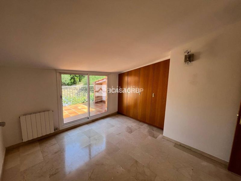 Foto 741d635e-a7fa-4755-b6d6-efb7114d09bd. Casa aparellada amb calefacció aparcament a Ca n´Oriol Rubí